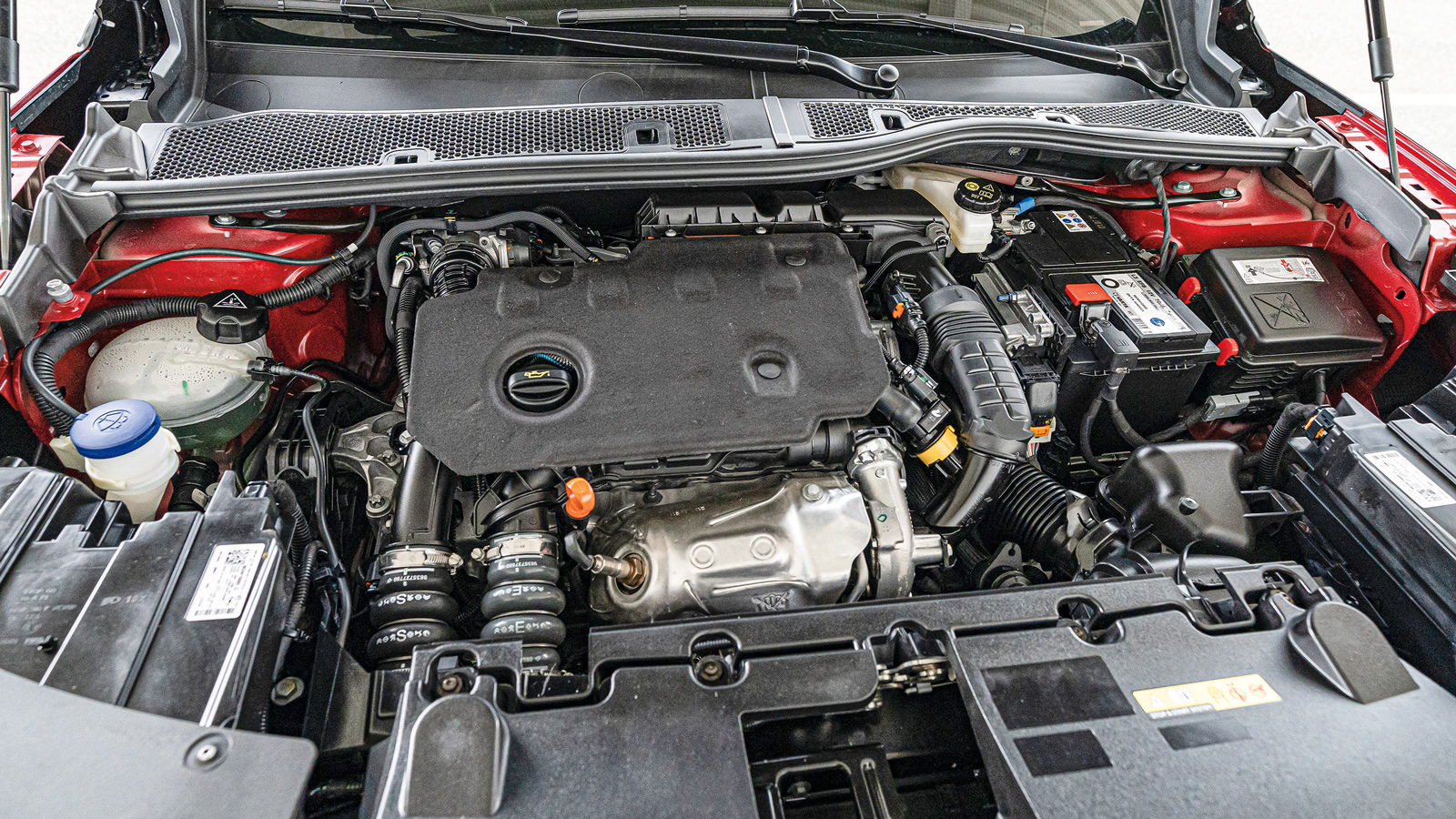 Ο 1,500αρης κινητήρας του Opel  αποδίδει 110 ίππους και 250Nm ροπή, ενώ η μέση κατανάλωση του είναι μόλις 5,5 λτ/100 χλμ.